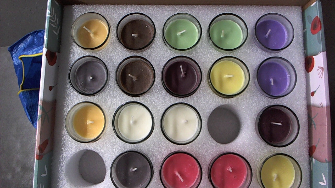 Single Scented Candle From Assorted Colours (10 Tokens)